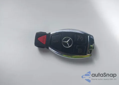 2011 Mercedes-Benz C 300 Luxury 4Matic/Sport 4Matic z USA, uszkodzony, nr VIN WDDGF8BB4BR168805